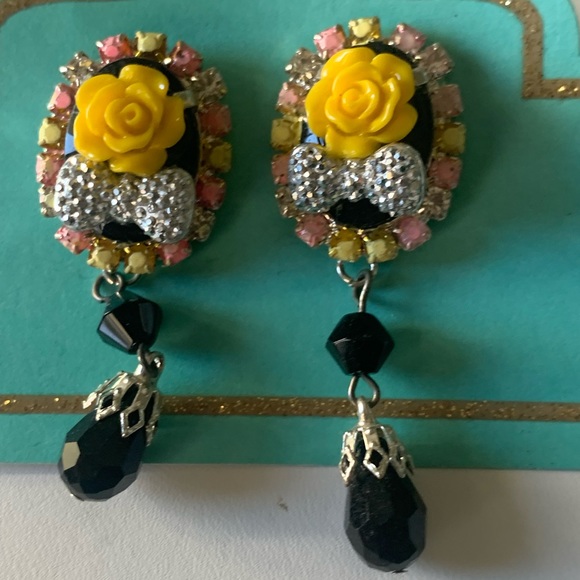 Jewelry - Necklace and earring set black and yellow